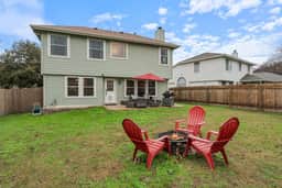 4BR Retreat Near Austin | Backyard & Fire pit