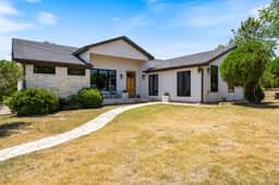 5BR Hill Country Pool Retreat • Fire Pit Sleeps 12