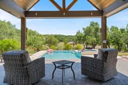 5BR Hill Country Pool Retreat • Fire Pit Sleeps 12