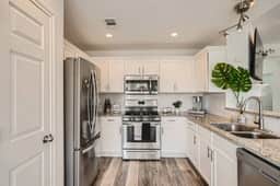 Cozy 3BR - Pet-Friendly Haven with fireplace