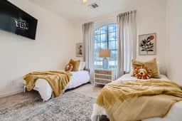 Cozy 3BR - Pet-Friendly Haven with fireplace