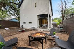 Spacious 5BR Central Austin Home w/Pool table, Sleeps 13