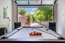 Spacious 5BR Central Austin Home w/Pool table, Sleeps 13
