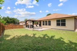 Spacious Stylish Home • Private Patio Pergola