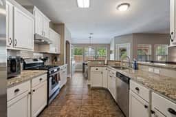 Spacious Stylish Home • Private Patio Pergola