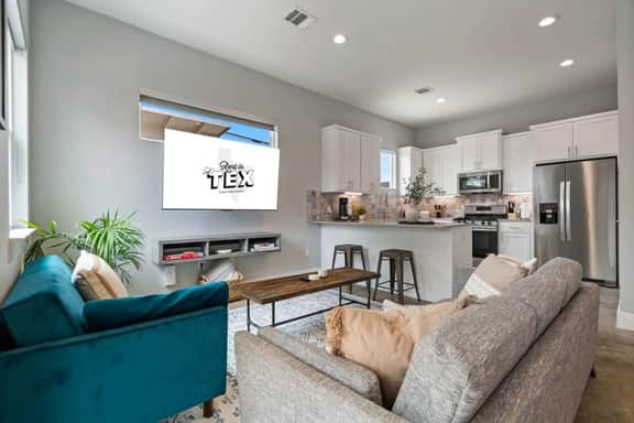 3BR Austin Escape | Private Cowboy Pool & Casita