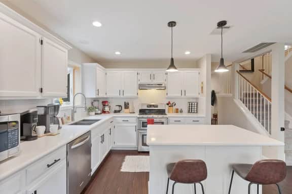 4BR Retreat Near Austin | Backyard & Fire pit