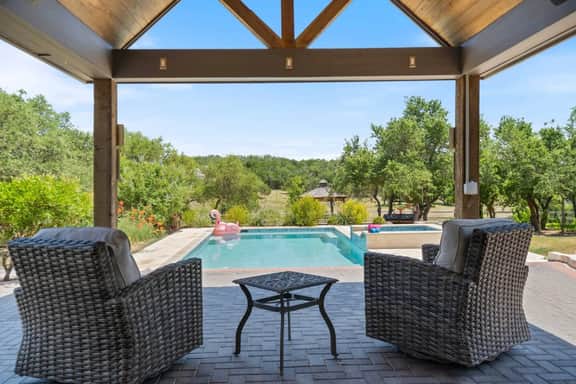 5BR Hill Country Pool Retreat • Fire Pit Sleeps 12