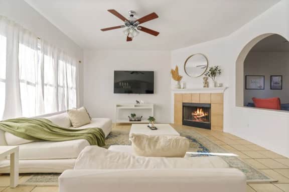 Entire 4-BR Home Near Tesla & Samsung Sites