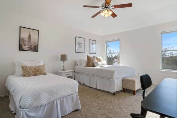 Entire 4-BR Home Near Tesla & Samsung Sites