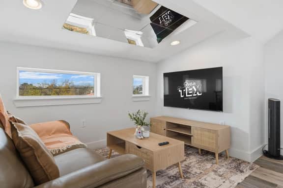 Family Escape Near AUS | Games, Pool, EV Charger