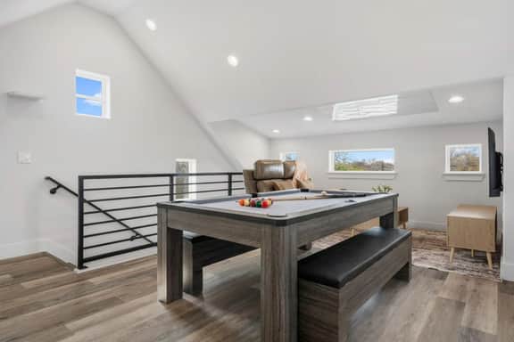 Family Escape Near AUS | Games, Pool, EV Charger