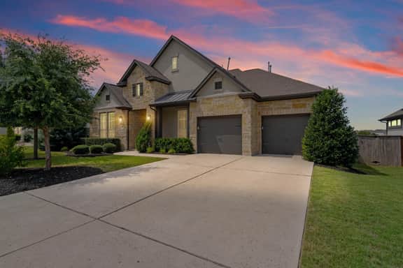 Luxury 4BR Escape | Private Cinema & Views