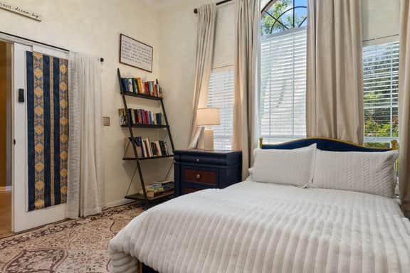 Modern 4BR Home by Dell Diamond | Sleep 8