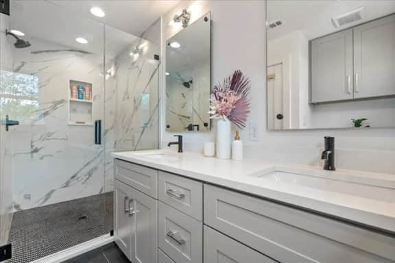 Modern Family Comfort | 2BR/2.5BA Sleeps 6
