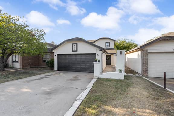 Sleeps 8 Modern 3BR Leander | Coffee Bar & Yard