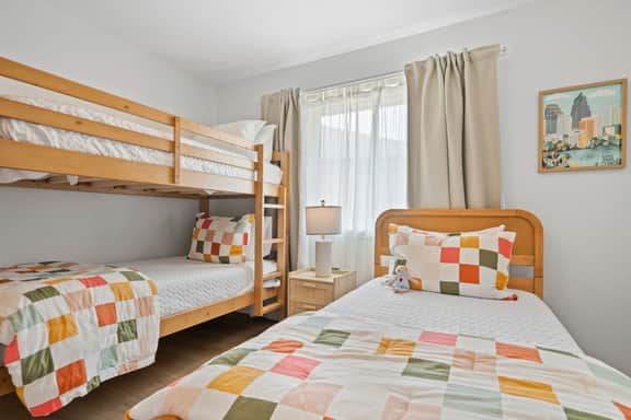 Modern & Cozy 3BR Retreat | Sleeps 7