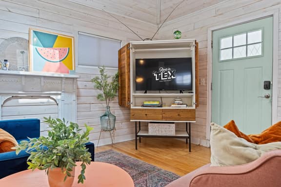 East Austin Studio | Near UT, Downtown & Mueller - Image 1